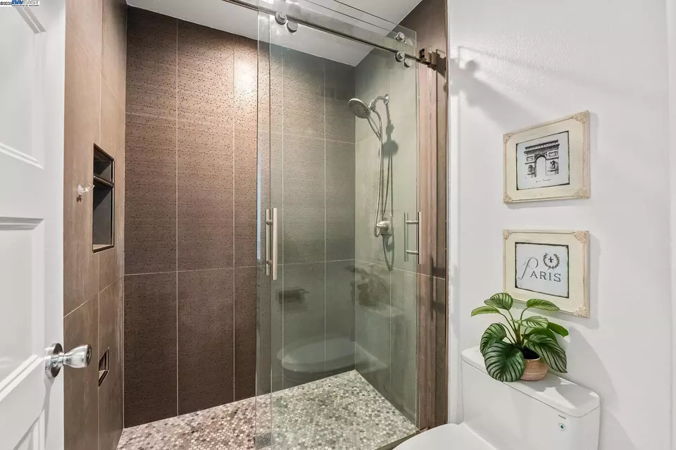 Bath - 34917 Sea Cliff Ter, Fremont, CA 94555 photo 3 of 4