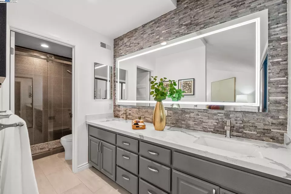 Bath - 34917 Sea Cliff Ter, Fremont, CA 94555 photo 2 of 4