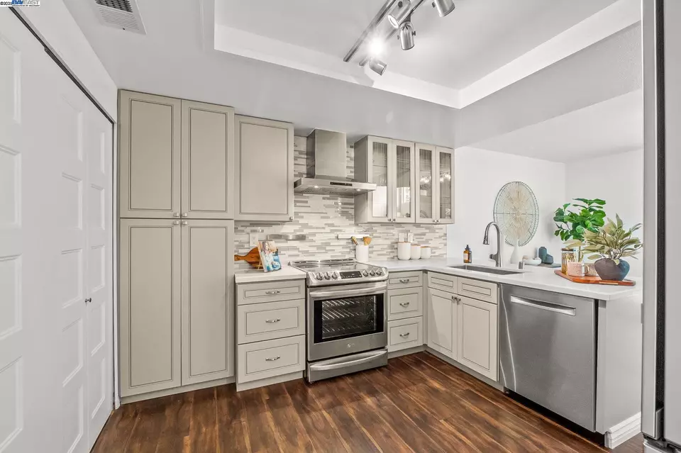 Kitchen - 34917 Sea Cliff Ter, Fremont, CA 94555 photo 2 of 2