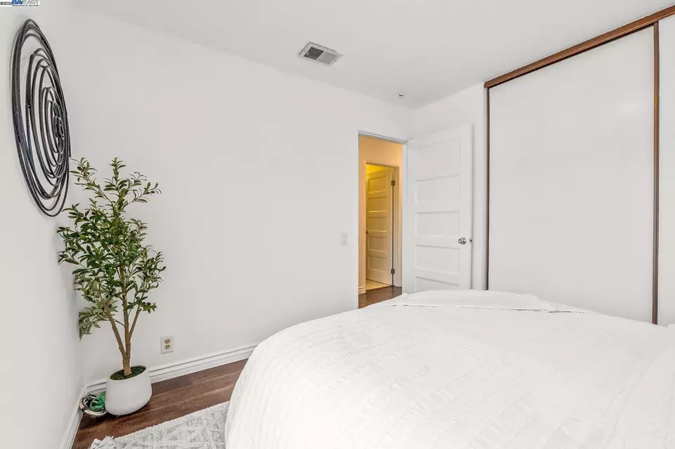 Bedroom - 34917 Sea Cliff Ter, Fremont, CA 94555 photo 4 of 6