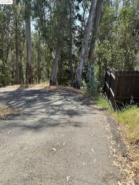 6406 Valley View Rd, Oakland, CA 94611