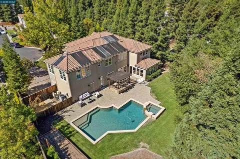 77 Pleasant Knoll Ct, Alamo, CA 94507
