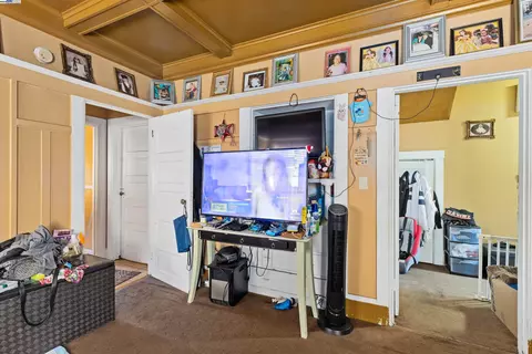 Entry Way - 845 Isabella St, Oakland, CA 94607 photo 3 of 5