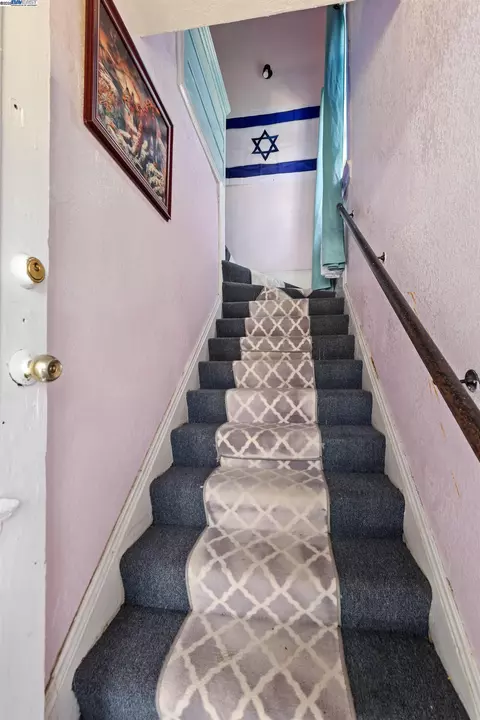 Entry Way - 845 Isabella St, Oakland, CA 94607 photo 4 of 5