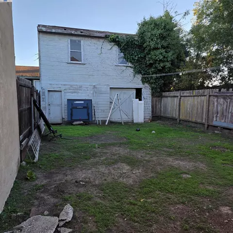 Exterior - 845 Isabella St, Oakland, CA 94607 photo 8 of 10