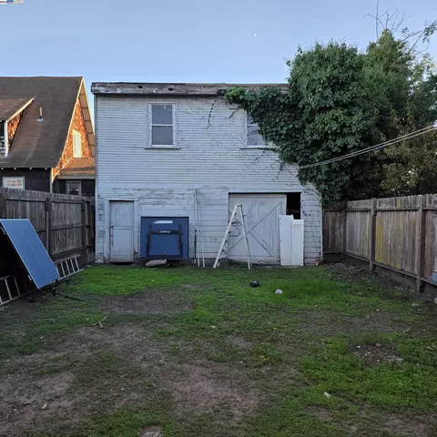 Exterior - 845 Isabella St, Oakland, CA 94607 photo 9 of 10