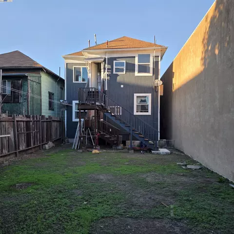 Exterior - 845 Isabella St, Oakland, CA 94607 photo 7 of 10