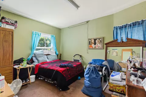 Bedroom - 845 Isabella St, Oakland, CA 94607 photo 2 of 3