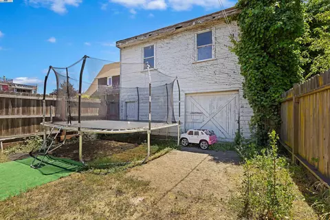 Exterior - 845 Isabella St, Oakland, CA 94607 photo 1 of 10