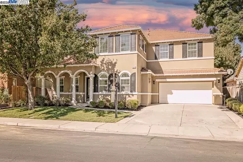 1521 Biarritz St, Tracy, CA 95304