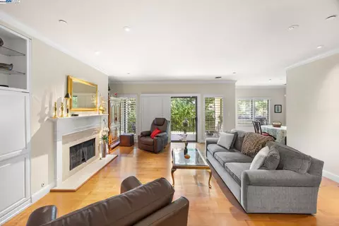 1133 Douglas Ave # 3, Burlingame, CA 94010