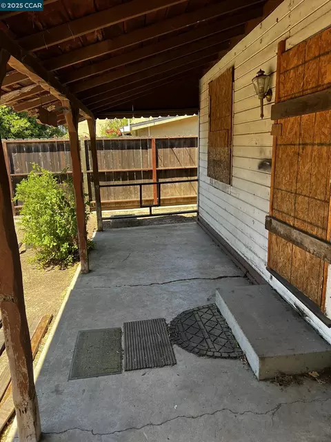 Exterior - 1110 Eureka Ln, Concord, CA 94520 photo 18 of 26