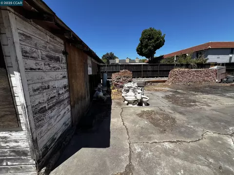 Exterior - 1110 Eureka Ln, Concord, CA 94520 photo 15 of 26