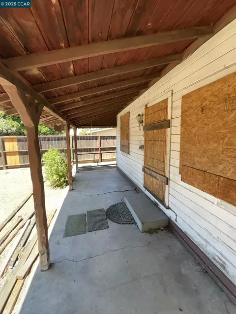 Exterior - 1110 Eureka Ln, Concord, CA 94520 photo 17 of 26