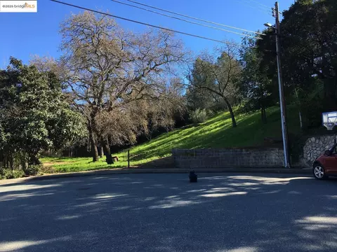 1032 Millbrook Ct, Walnut Creek, CA 94598 photo 2