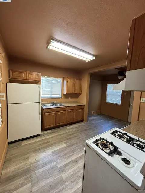 231 E 5th St, Stockton, CA 95206 photo 6