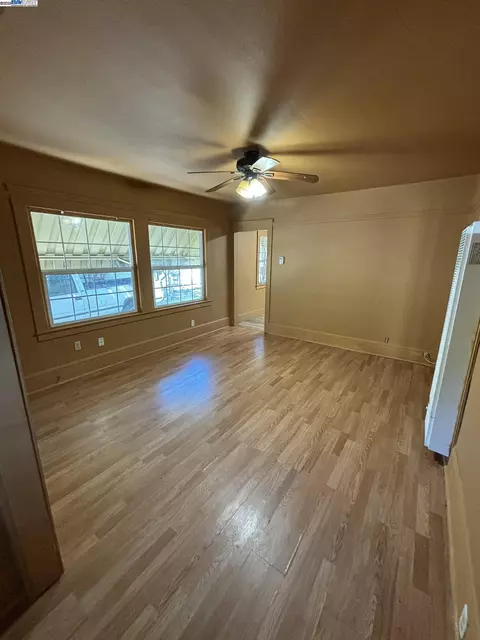 231 E 5th St, Stockton, CA 95206 photo 4