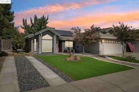 217 Sandpiper Dr, Galt, CA 95632