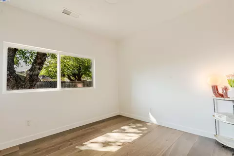 Bedroom - 1351 Cypress Dr, Concord, CA 94520 photo 3 of 4