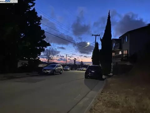 Revere Ave, Oakland, CA 94603