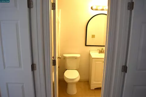 Bath - 130 Kennison Ct, Vallejo, CA 94589 photo 2 of 3