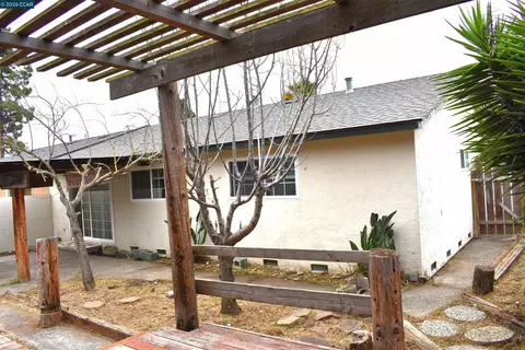 Exterior - 130 Kennison Ct, Vallejo, CA 94589 photo 4 of 7
