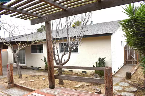 Exterior - 130 Kennison Ct, Vallejo, CA 94589 photo 5 of 7