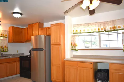 Kitchen - 130 Kennison Ct, Vallejo, CA 94589 photo 3 of 4