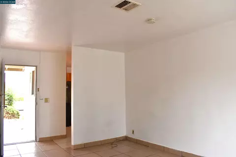 Living - 130 Kennison Ct, Vallejo, CA 94589 photo 2 of 2