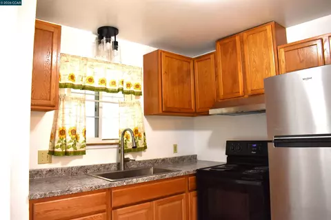Kitchen - 130 Kennison Ct, Vallejo, CA 94589 photo 4 of 4