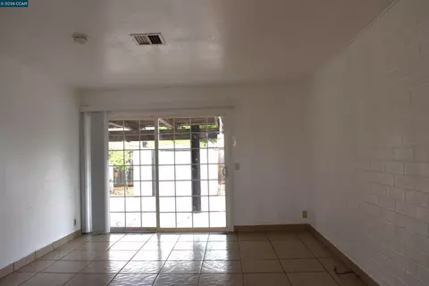 Living - 130 Kennison Ct, Vallejo, CA 94589 photo 1 of 2