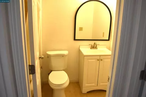 Bath - 130 Kennison Ct, Vallejo, CA 94589 photo 1 of 3