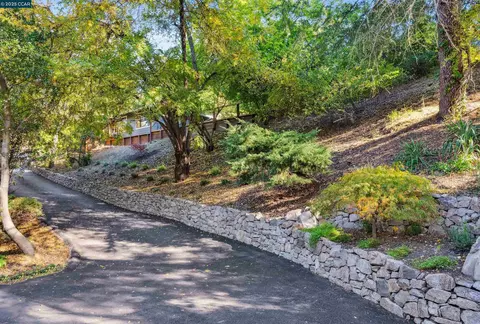 1126 N Thompson Rd, Lafayette, CA 94549 photo 1