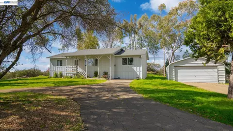 3710 Lakeview Dr, Shingle Springs, CA 95682