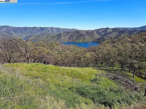 1072 Eastridge Dr, Napa, CA 94558
