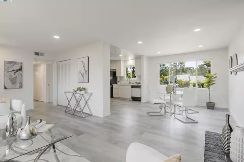 1965 Ascot Dr #6, Moraga, CA 94556
