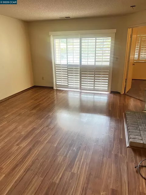Living - 309 Devonwood, Hercules, CA 94547 photo 2 of 3