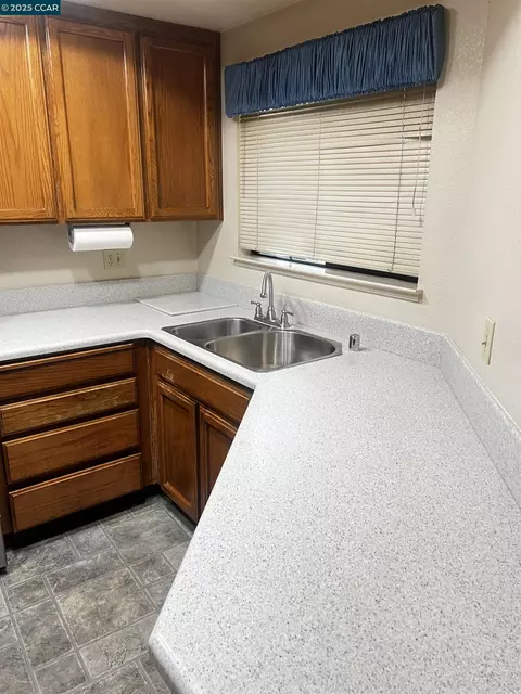 Kitchen - 309 Devonwood, Hercules, CA 94547 photo 4 of 4