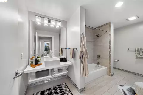 Bath - 1201 Pine St #363, Oakland, CA 94607 photo 1 of 2