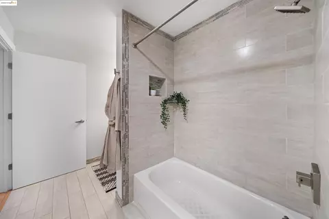 Bath - 1201 Pine St #363, Oakland, CA 94607 photo 2 of 2