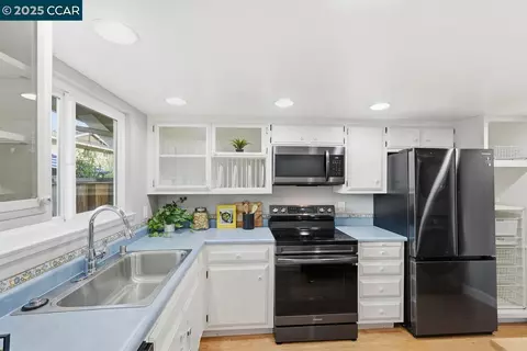 Kitchen - 37 Miramonte Dr, Moraga, CA 94556 photo 1 of 5