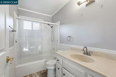 Bath - 37 Miramonte Dr, Moraga, CA 94556 photo 2 of 2