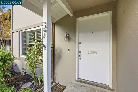 37 Miramonte Dr, Moraga, CA 94556