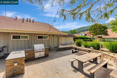 Exterior - 37 Miramonte Dr, Moraga, CA 94556 photo 4 of 6