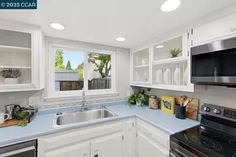 Kitchen - 37 Miramonte Dr, Moraga, CA 94556 photo 3 of 5