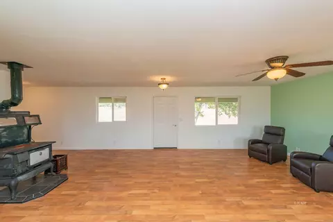 Living - 1095 Hyampom Rd, Hayfork, CA 96041 photo 4 of 5