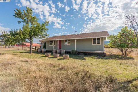 1095 Hyampom Rd, Hayfork, CA 96041