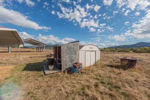 Exterior - 1095 Hyampom Rd, Hayfork, CA 96041 photo 4 of 7