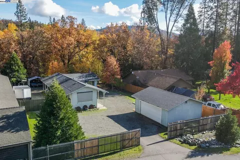 56 Horseshoe Ln, Weaverville, CA 96093