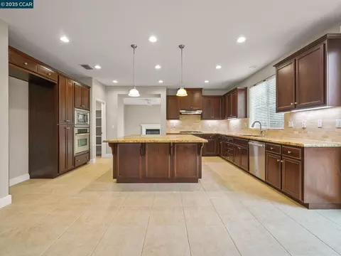 929 Painted Shore Ct, Oakley, CA 94561